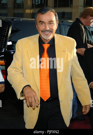 Burt Reynolds arriving at the Dukes Of Hazzard Premiere at the Chinese Theatre In Los Angeles. July 28, 2005. Stock Photo