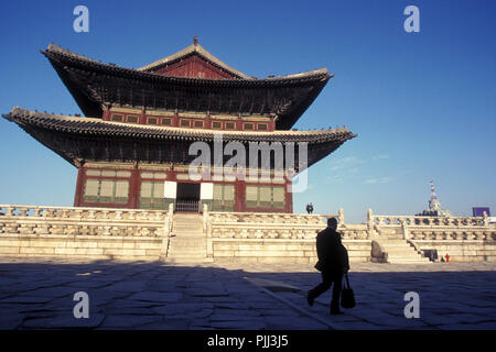 the Gyeongbokgung or Kyongbokkung Palace in the city of Seoul in South Korea in EastAasia.  Southkorea, Seoul, May, 2006 Stock Photo