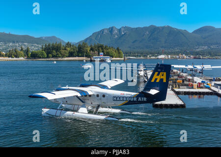 Seaplanes docked at Vancouver Harbour Flight Centre, a Seaplane Terminal located in Coal Harbour. Stock Photo