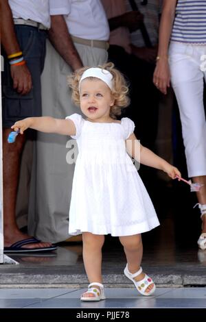 La familia real española encabezada por el Rey D. Juan Carlos I y Doña Sofia en el Club de Nautico de Palma donde comienza la XXVI Regata Copa del Rey de Vela. En este primer dia brillo la infanta Leonor acompañada de sus padres el Principe Felipe y la Princesa de Asturias, Dña. Letiiza Stock Photo