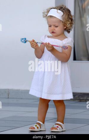 La familia real española encabezada por el Rey D. Juan Carlos I y Doña Sofia en el Club de Nautico de Palma donde comienza la XXVI Regata Copa del Rey de Vela. En este primer dia brillo la infanta Leonor acompañada de sus padres el Principe Felipe y la Princesa de Asturias, Dña. Letiiza Stock Photo