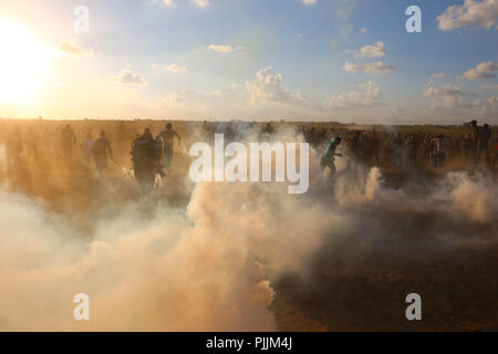 Gaza, Palestine. 7th Sep, 2018. Palestinians seen running away from tear gas smoke fired by Israeli forces during the clashes.Clashes between the Israeli forces and Palestinian citizens during a protest against the decision of President Trump to recognizing Jerusalem as the capital of Israel. The protest was entitled: Return despite your nose Trump. Credit: Ahmad Hasaballah/SOPA Images/ZUMA Wire/Alamy Live News Stock Photo