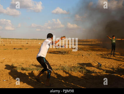 Gaza, Palestine. 7th Sep, 2018. A Palestinian man seen throwing back stones at Israeli forces during the clashes.Clashes between the Israeli forces and Palestinian citizens during a protest against the decision of President Trump to recognizing Jerusalem as the capital of Israel. The protest was entitled: Return despite your nose Trump. Credit: Ahmad Hasaballah/SOPA Images/ZUMA Wire/Alamy Live News Stock Photo