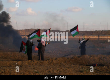 Gaza, Palestine. 7th Sep, 2018. Palestinian women seen holding flags during the clashes.Clashes between the Israeli forces and Palestinian citizens during a protest against the decision of President Trump to recognizing Jerusalem as the capital of Israel. The protest was entitled: Return despite your nose Trump. Credit: Ahmad Hasaballah/SOPA Images/ZUMA Wire/Alamy Live News Stock Photo