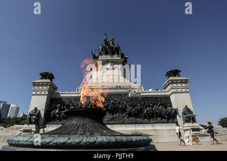 Sao Paulo, Brazil. 7th Sep, 2018. People pass by the Independence Monument in Sao Paulo, Brazil, on Sept. 7, 2018. Brazil commemorated the 196th anniversary of its independence on Friday. Credit: Rahel Patrasso/Xinhua/Alamy Live News Stock Photo