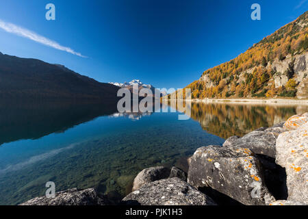 A cloudless autumn day starts at Lake Silvaplana in the Engadin, canton of Grisons, Switzerland Stock Photo