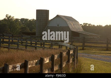 Large barn on farm in rural Virginia, USA Stock Photo