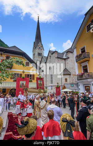 Hallstatt, Marktplatz (Market Square), Protestant church,  Corpus Christi procession, service, ladies with Goldhaube (golden hood) in Austria, Oberösterreich, Upper Austria, Salzkammergut Stock Photo