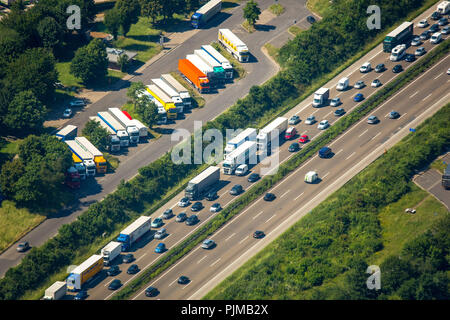 Rest area Reusrather Heide on the A3 motorway, motorway parking lot, traffic jam on the A3 motorway Cologne Leverkusen, car traffic, Leverkusen, Rhineland, North Rhine-Westphalia, Germany Stock Photo