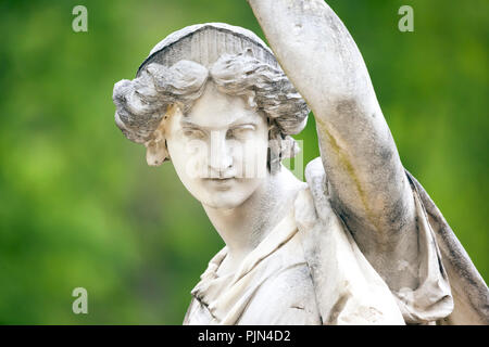 A nice female statue of stone, Eine schoene weibliche Statue aus Stein