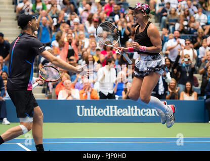 September 8, 2018 - Jamie Murray of Great Britain & Bethanie Mattek Sands of the United States react to winning the mixed doubles final at the 2018 US Open Grand Slam tennis tournament. New York, USA. September 8th 2018. Credit: AFP7/ZUMA Wire/Alamy Live News Stock Photo