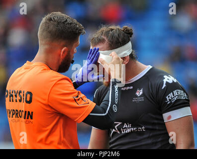 Select Stadium, Salford, UK. 6th September 2018. Rugby League Super 8's Rugby League between Salford Red Devils vs Toronto Wolfpack; Andrew Dixon receives treatment from club physio.  Dean Williams Stock Photo