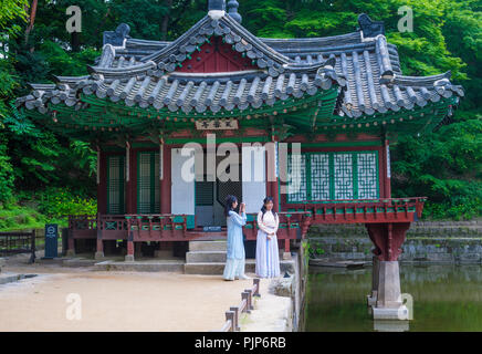 Korean women wearing Hanbok dress in Seoul Korea Stock Photo