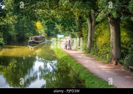 'Tivertonian', the last horse-drawn barge in the West Country, sets off for another serene trip down the Grand Western Canal near Tiverton in Devon. Stock Photo