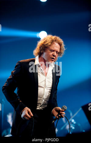 Simply Red singer Mick Hucknall at the Night Of The Proms in Antwerp (Belgium, 10/11/2011) Stock Photo