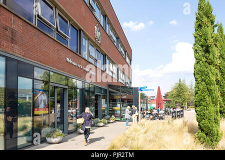 Main entrance to St George's Hospital, Effort Street, Tooting, London Borough of Wandsworth, Greater London, England, United Kingdom Stock Photo