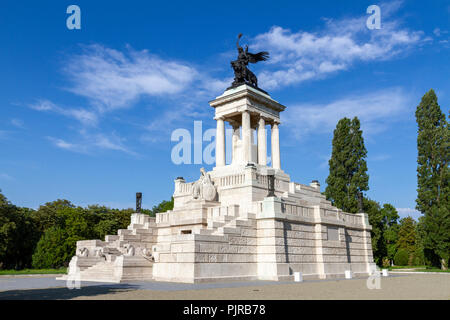 The Lajos Kossuth Mausoleum in the Kerepesi Cemetery, (Fiume Road National Graveyard), Budapest, Hungary. Stock Photo