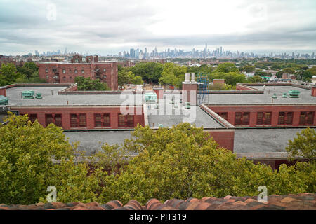 New York skyline from the Towers Apartment Complex in Jackson Heights, Queens Stock Photo