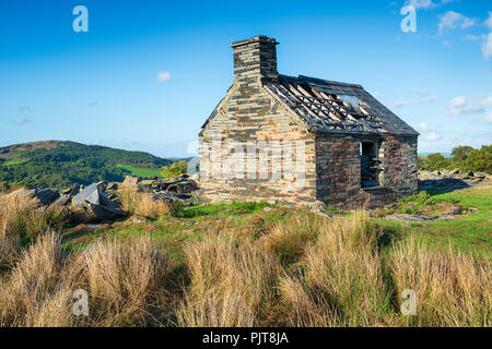 An old ruined cottage at Rhos Quarry near Capel Curig in Snowdonia Stock Photo