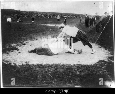 Baseball - New York Female ‘Giants‘- Miss Schnall catcher and Miss Slachu with hands on home plate Stock Photo