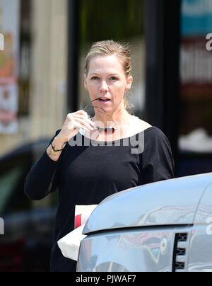 jennie garth without makeup