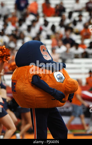 Syracuse orange mascot hi-res stock photography and images - Alamy