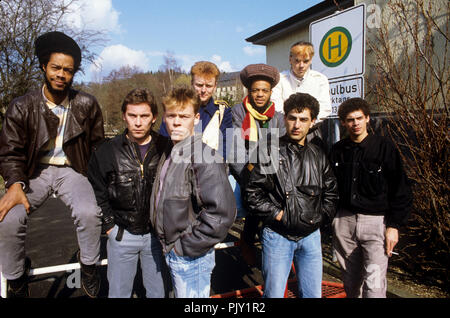 UB40 (v.l. Earl Falconer, Robin Campbell, Alistair Campbell, Brian Travers, Terence „Astro“ Wilson, Norman Lamount Hassan, Unbekannt, Michael Virtue) on 16.04.1984 in Schleiden. | usage worldwide Stock Photo