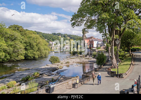 The picturesque Welsh town of Llangollen and the River Dee, Denbighshire, Wales, UK Stock Photo