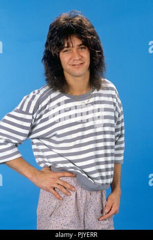 Eddie Van Halen (Edward Lodewijk Van Halen) (Van Halen) on im Oktober 1981 in . | usage worldwide Stock Photo