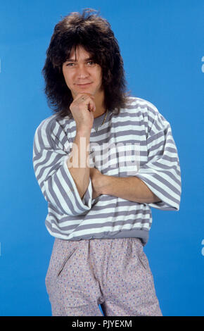 Eddie Van Halen (Edward Lodewijk Van Halen) on im Oktober 1981 in . | usage worldwide Stock Photo