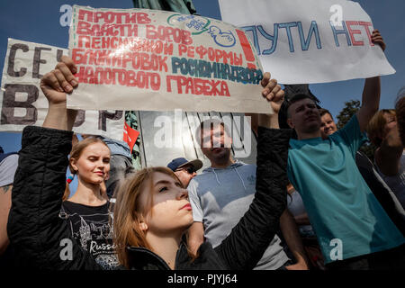 Moscow, Russia. 9th September 2018. Russian people attend in an unauthorized rally against the Russian pension reform on Tverskaya street in Moscow, Russia Credit: Nikolay Vinokurov/Alamy Live News Stock Photo