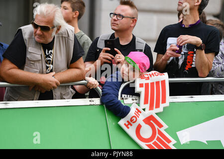 London, UK. 9th Sept 2018. The public supporters and spectators during 2018 OVO Energy Tour of Britain - Stage Eight: The London Stage on Sunday, September 09, 2018, LONDON ENGLAND: Credit: Taka Wu/Alamy Live News Stock Photo