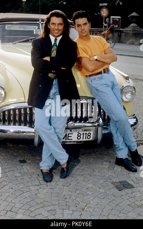 (l-r): Thomas Anders, Glenn Medeiros on 03.08.1992 in München / Munich. | usage worldwide Stock Photo