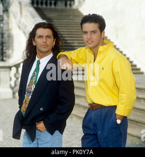 (l-r): Thomas Anders, Glenn Medeiros on 03.08.1992 in München / Munich. | usage worldwide Stock Photo