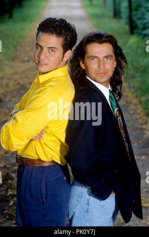 (l-r): Glenn Medeiros, Thomas Anders on 03.08.1992 in München / Munich. | usage worldwide Stock Photo