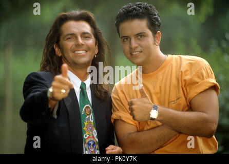 (l-r): Thomas Anders, Glenn Medeiros on 03.08.1992 in München / Munich. | usage worldwide Stock Photo