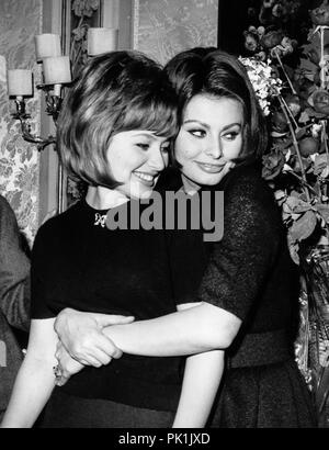 sophia loren with her sister maria, 1960 Stock Photo