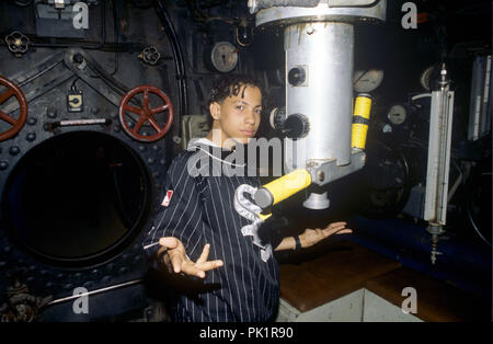 Kris Kross (l-r): Chris "Daddy Mac" Smith, Chris "Mac Daddy" Kelly on