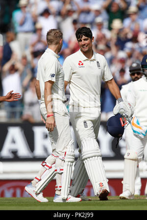 Kia Oval, London, UK. 10th Sep, 2018. Specsavers International Test Match Cricket, 5th test, day 4; England captain Joe Root congratulates Alastair Cook after Cook brings up his century in his final test innings Credit: Action Plus Sports/Alamy Live News Stock Photo