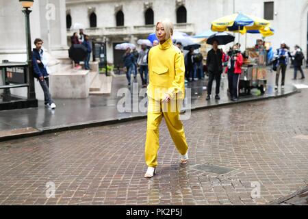 Vanessa Hong walking on the street outside the Tibi show during New York Fashion Week - Sept 9, 2018 - Photo: Runway Manhattan ***For Editorial Use Only*** | Verwendung weltweit Stock Photo