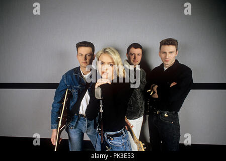 Eighth Wonder (mit Sängerin Patsy Kensit) on 07.03.1988 in London. | usage worldwide Stock Photo