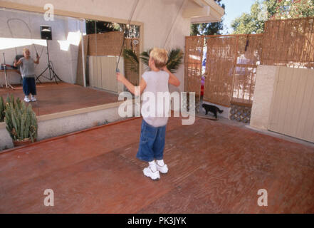 Aaron Carter, amerikanischer Popsänger als Kind in Los Angeles, USA 1998. American pop singer Aaron Carter as a child at Los Angeles, USA 1998. | usage worldwide Stock Photo