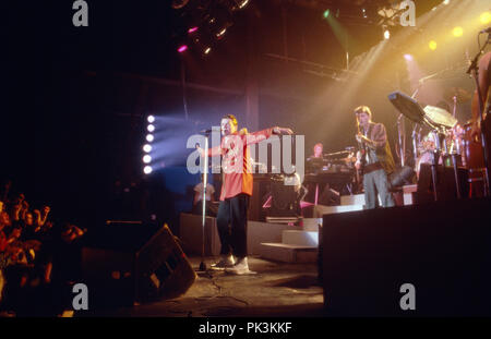 Falco, österreichischer Popsänger bei einem Auftritt, Deutschland 1986. Austrian pop singer Falco performing live on stage, Germany 1986. | usage worldwide Stock Photo