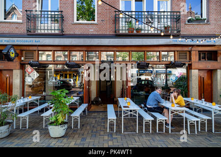 Exterior of Walters, a restaurant in the Javastraat in Amsterdam, Netherlands Stock Photo