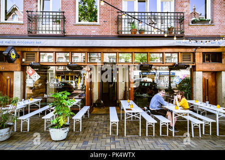 Exterior of Walters, a restaurant in the Javastraat in Amsterdam, Netherlands Stock Photo