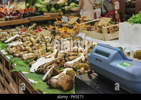 Mercato della frutta della verdura e del pesce Ventimiglia 9 Stock Photo