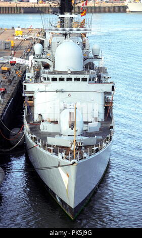 AJAXNETPHOTO. 5TH JUNE, 2004. PORTSMOUTH,ENGLAND.  - DESTROYER. - HMS GLASGOW MOORED AT ROYAL NAVAL DOCKYARD. PHOTO:JONATHAN  EASTLAND/AJAX.  REF: 41106/27 Stock Photo