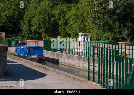 Holidaymakers boating across the Avoncliff Aqueduct on Kennet & Avon canal, Wiltshire, UK.