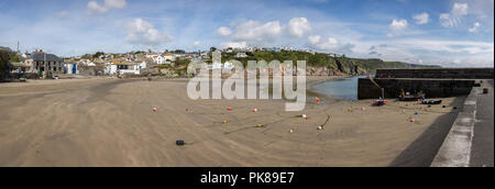 Gorran Haven Harbour at low tide, Cornwall Stock Photo
