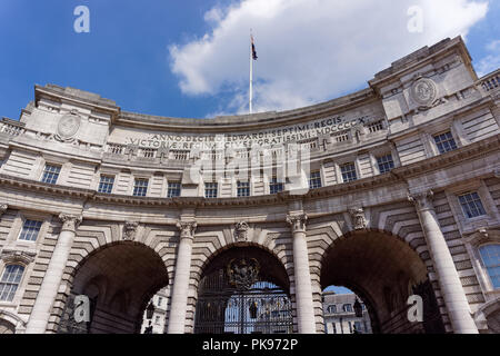 Admiralty Arch on the Mall, designed by Sir Aston Webb, London England United Kingdom UK Stock Photo